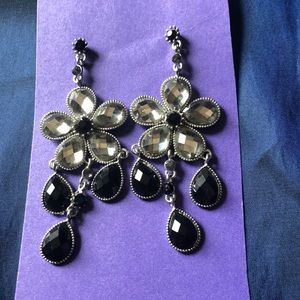 Gorgeous Black and silver dangly earrings